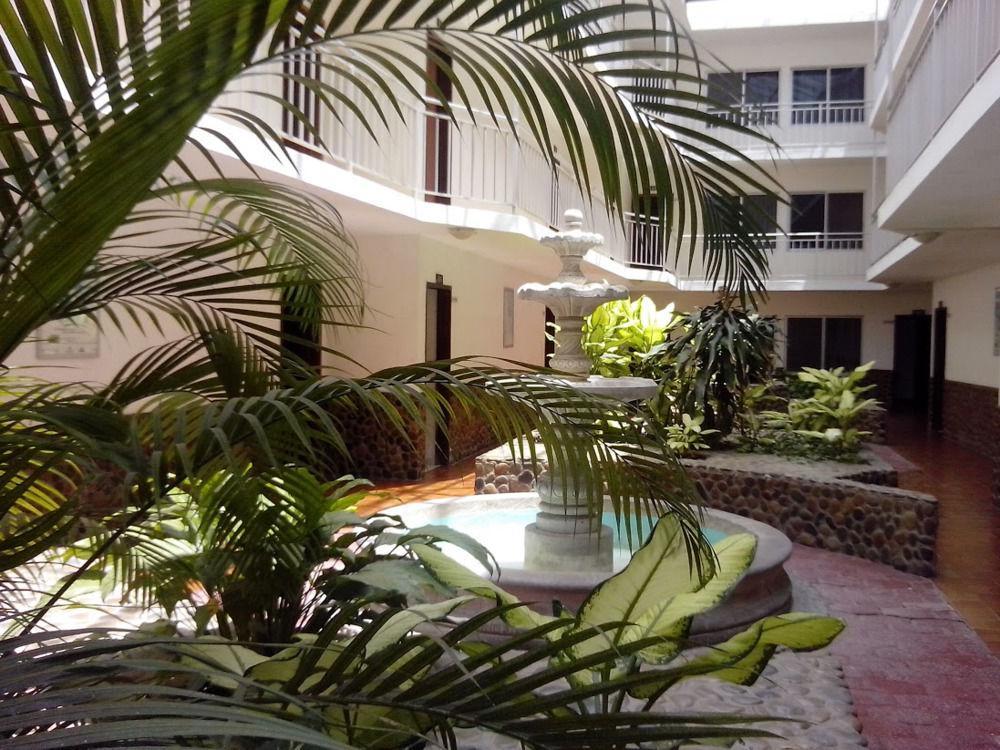 Oyo Hotel Casa Blanca Martínez de La Torre Exterior foto